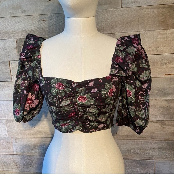 Zara Tops - BNWT‎ Zara women’s floral  puffed sleeve cropped top in size x-small